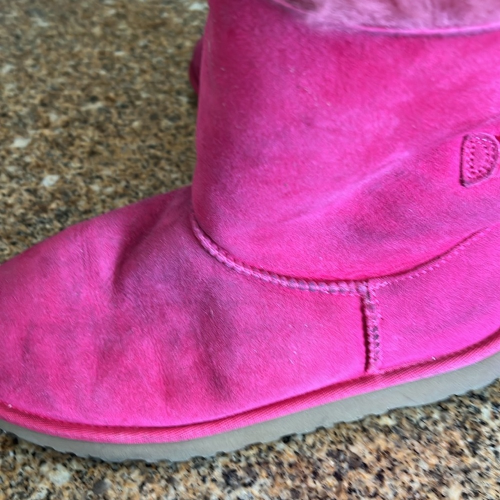 Ugg Size 6 - image 2